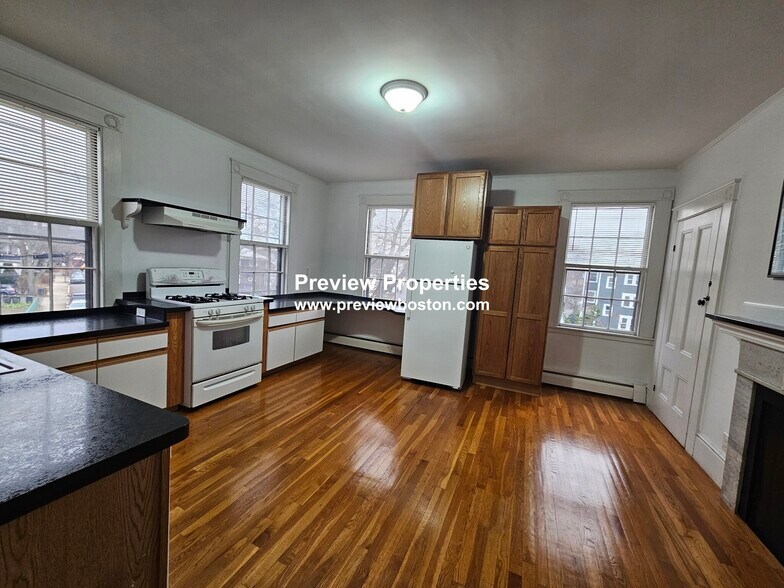 Building Photo - 300 Faneuil St