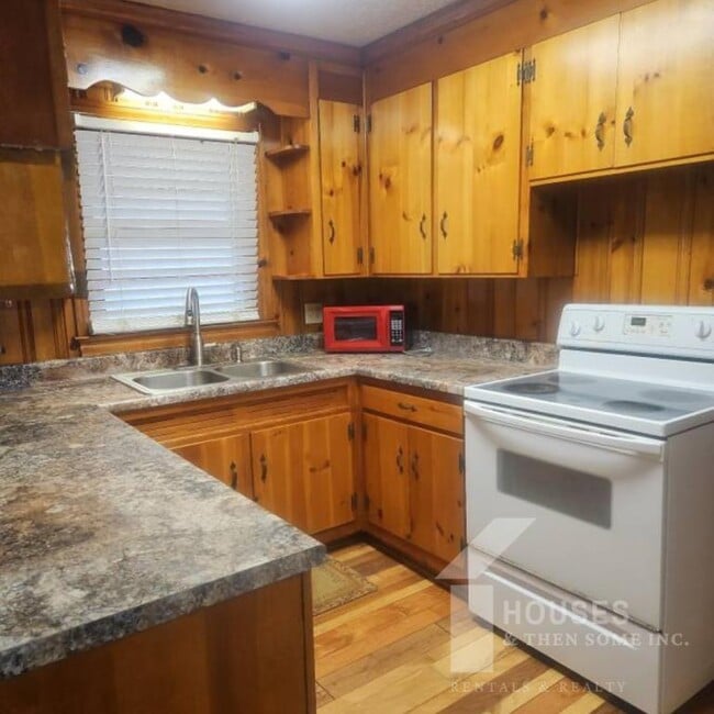 Building Photo - 813 Fox Squirrel Ridge Rd