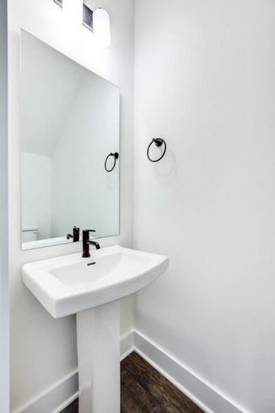 Building Photo - 518 Taffy Wy