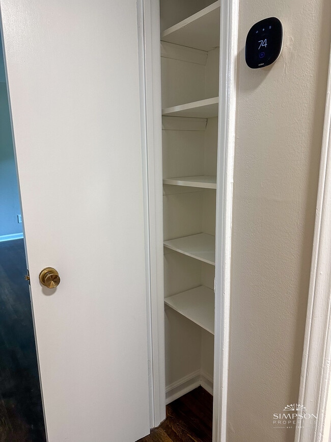 Building Photo - 408 Spring Hill Rd