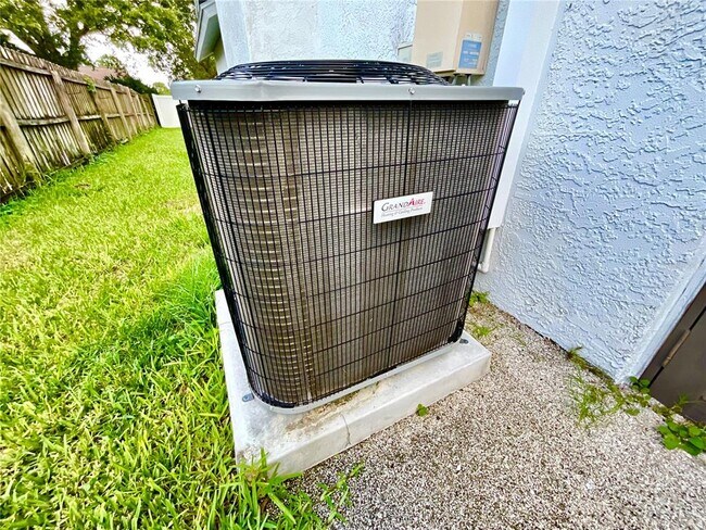 Building Photo - 1349 Hillside Dr