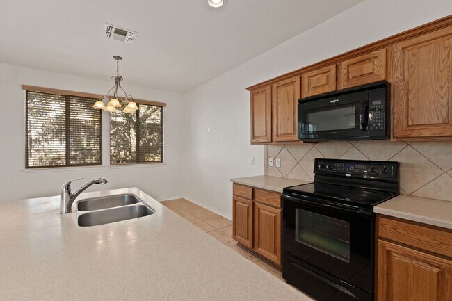Building Photo - 4219 Woodbridge Way