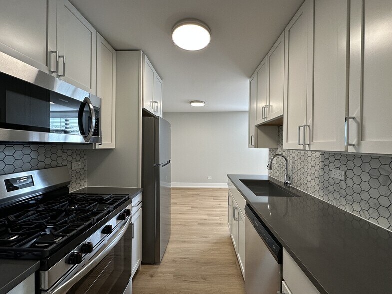 Building Photo - 535 W Aldine Ave