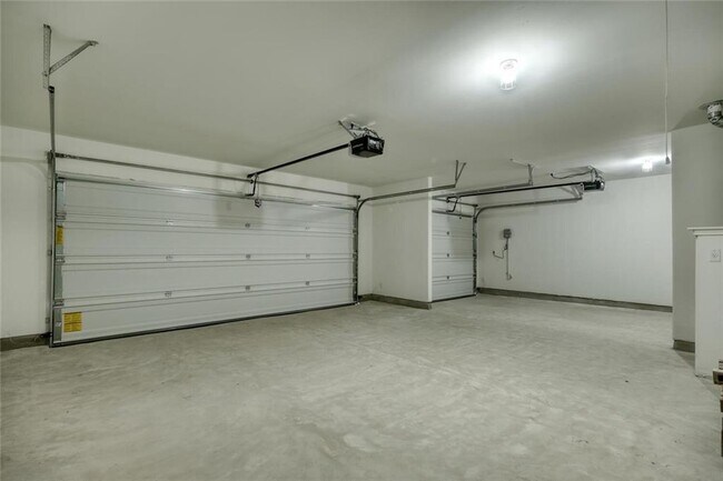 Building Photo - 1424 Chad Dr