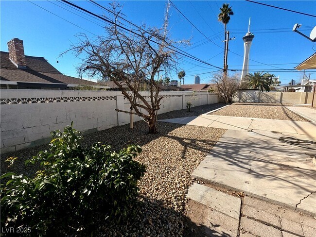 Building Photo - 604 Bonita Ave