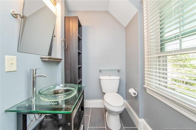 Building Photo - 220 Bradford Ave