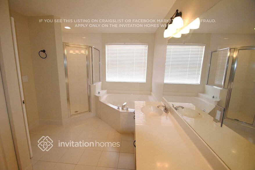 Building Photo - 5700 NW 62nd Manor