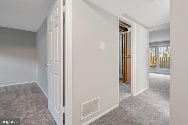 Building Photo - 10661 High Beam Ct