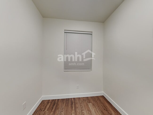 Building Photo - 4370 N Poplar St