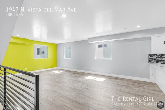 Building Photo - Hot-to-Go 5BR Townhome in Hollywood Dell w...