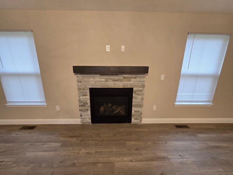 Building Photo - 2618 Cherry Farms Dr