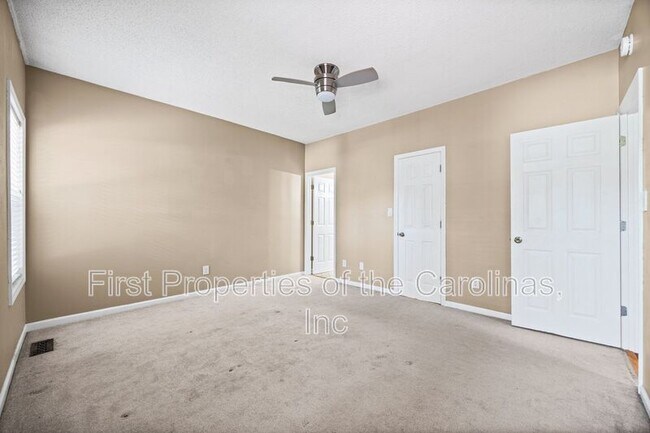 Building Photo - 215 6th St