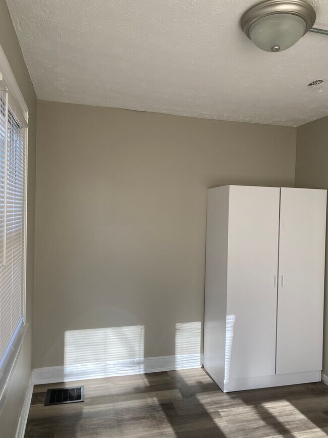 Building Photo - 486 Price Rd