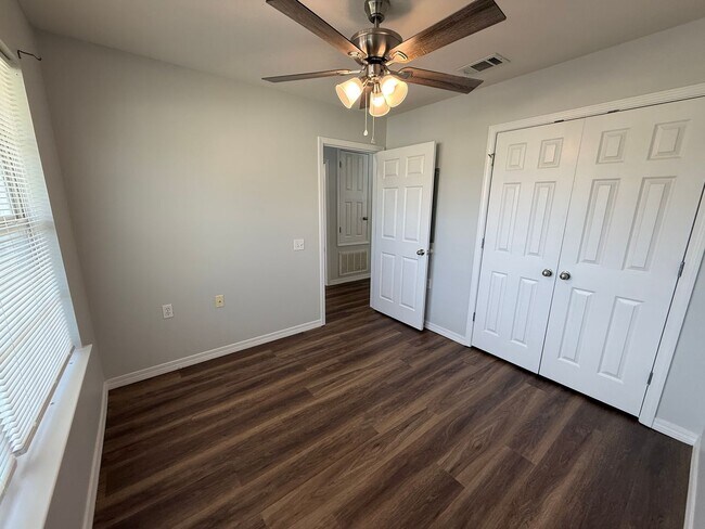 Building Photo - Pensacola - Springfield - 3 bedroom, 2 bathroom