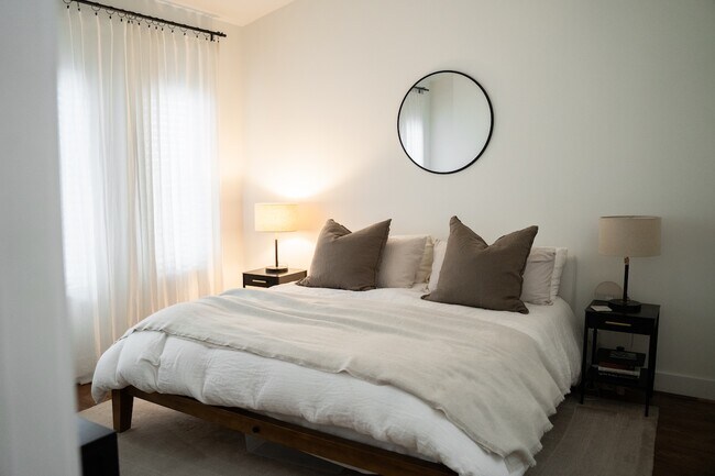 Building Photo - 424 36th Ave N