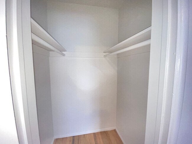 Building Photo - 360 Rennie Ave