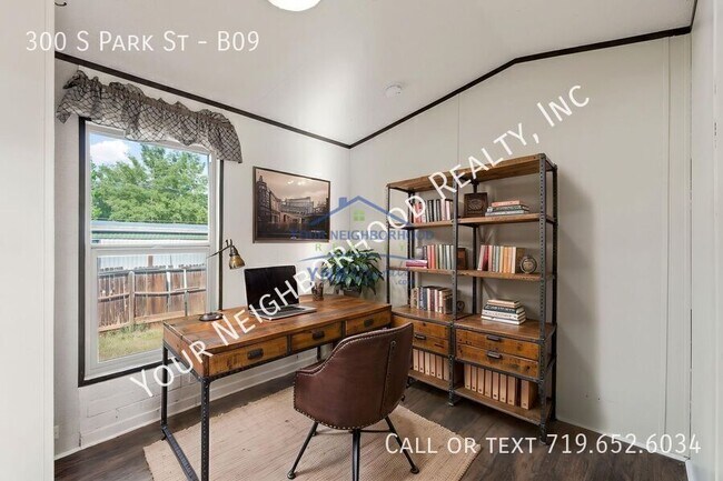 Building Photo - 300 S Park St