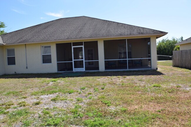 Building Photo - 4626 SW Vahalla St