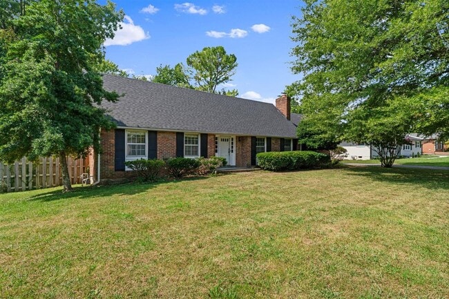 Building Photo - 725 Temple Ct