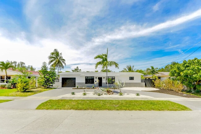 Building Photo - 2325 NE 195th St