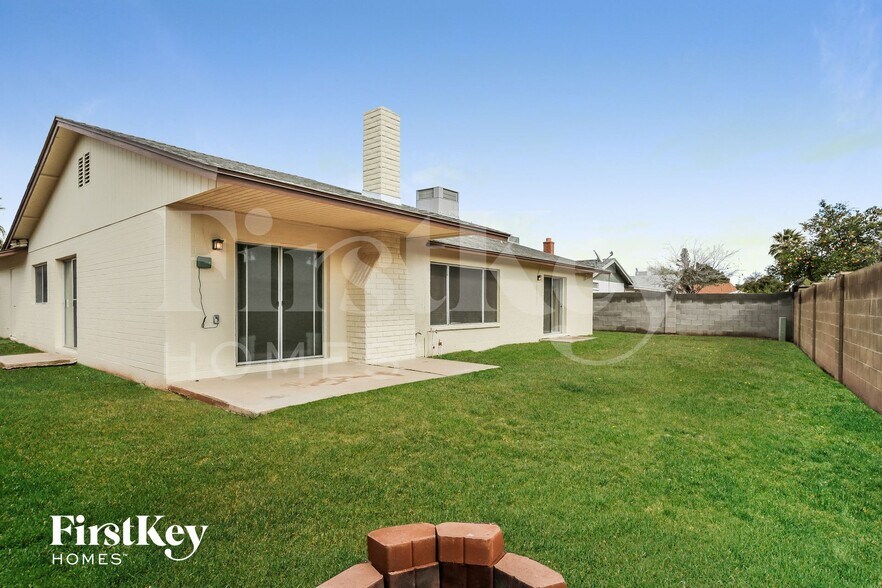 Building Photo - 5015 W Mercer Ln