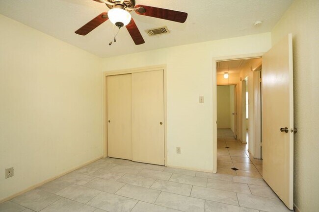 Building Photo - 8215 Summer Quail Dr