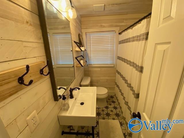 Building Photo - 1236 Oshaughnessy Ave NE