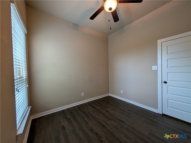 Building Photo - 2213 Avery Village