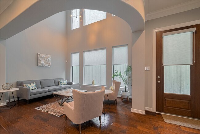 Building Photo - 4006 Lanark Ln