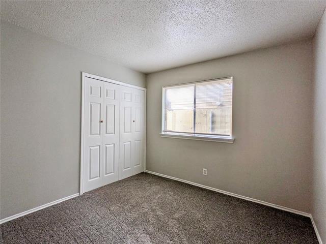 Building Photo - 2121 Travis Dr