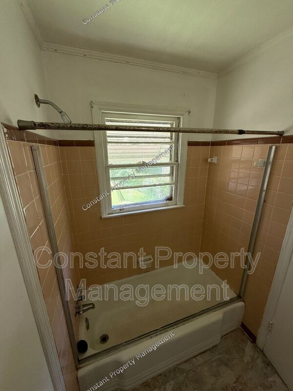 Building Photo - 3069 Somerset Dr