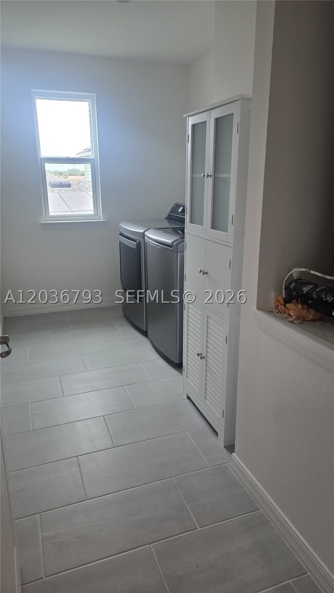 Building Photo - 10500 SW Vasari Way