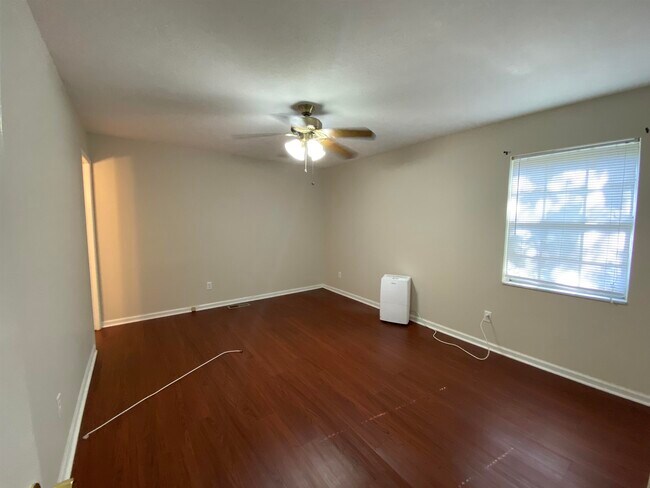 Building Photo - 2506 Waldemar Ln