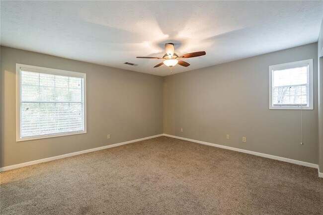 Building Photo - 702 River Rock Psge