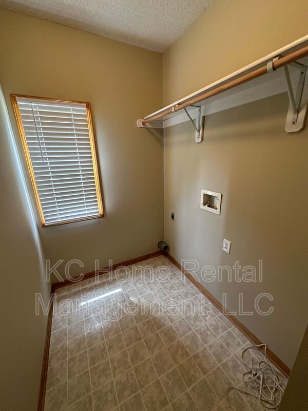 Building Photo - 16176 S Avalon St