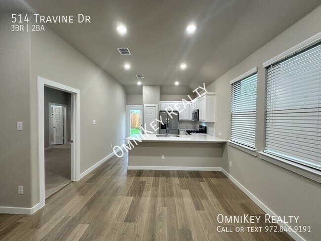 Building Photo - 514 Travine Dr