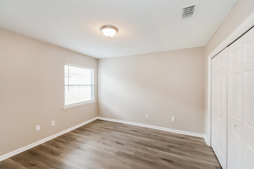 Building Photo - 7957 Macinnes Dr