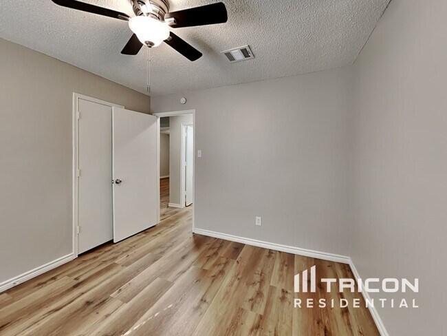 Building Photo - 6414 Willow Springs Dr