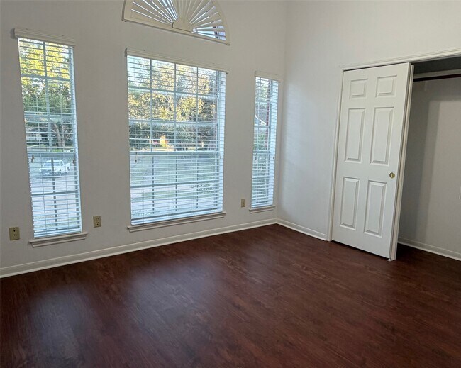 Building Photo - 2226 Mill Creek Dr