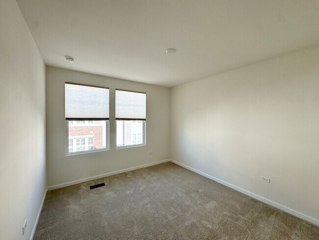 Building Photo - 155 Yorktown Ct