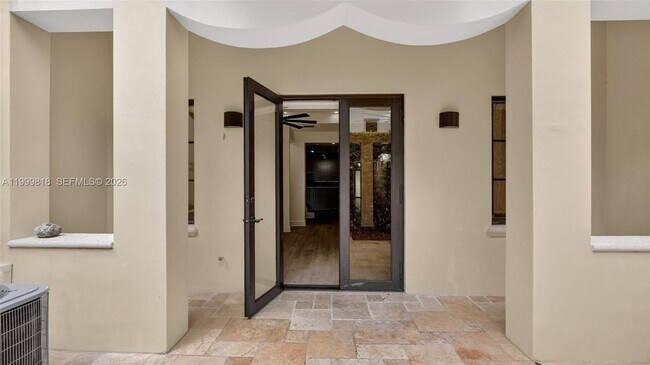 Building Photo - 622 Malaga Ave