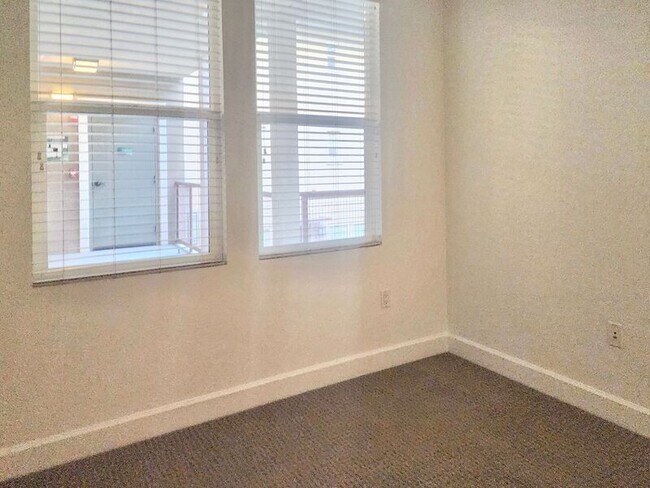 Building Photo - 12842 Palm St