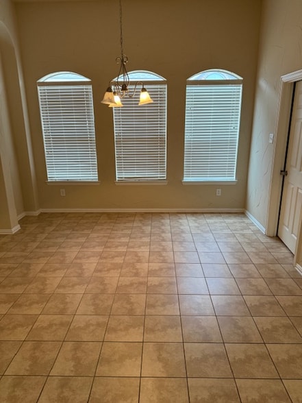 Building Photo - 1725 Running River Dr