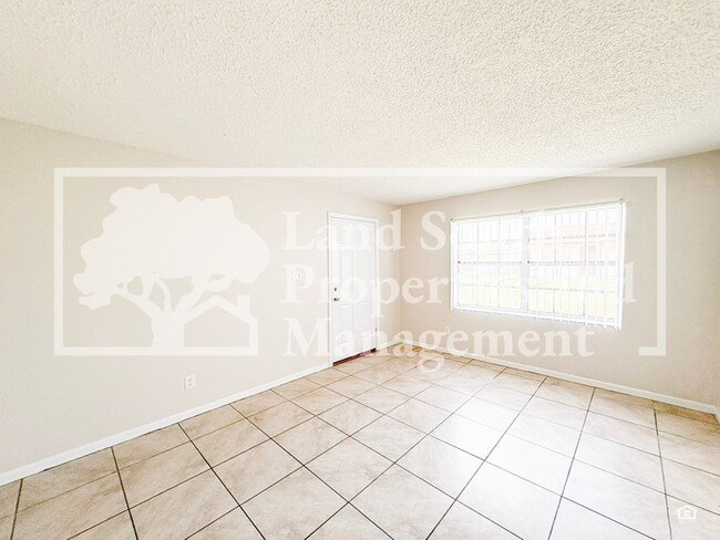 Building Photo - 5866 Charlton Dr