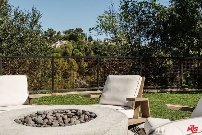 Building Photo - 15490 Milldale Dr