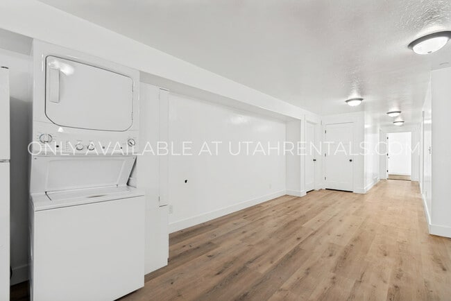 Building Photo - 1076 Bear Hollow Ln