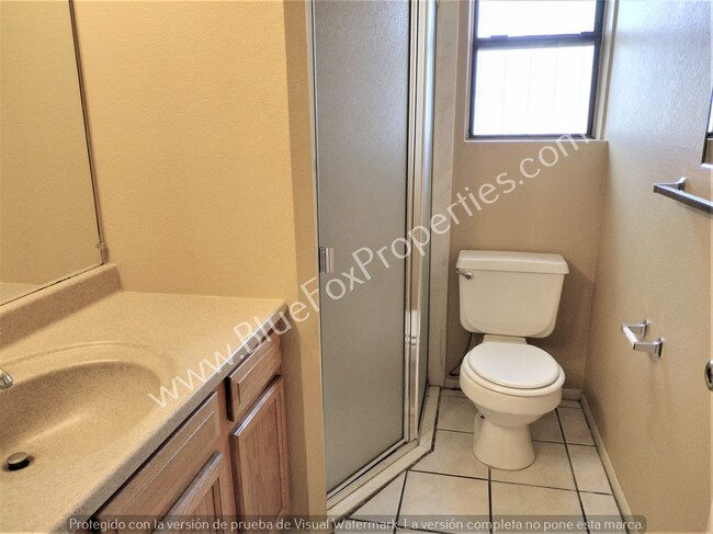 Building Photo - Centrally Located 2 bedroom, 2 bathroom