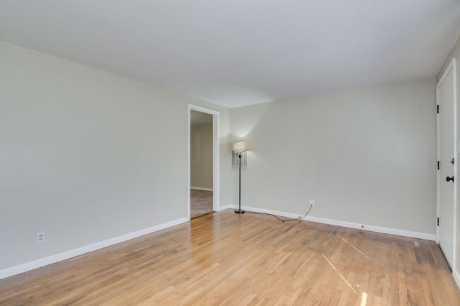 Building Photo - Charming Home in the Heart of Harlem!