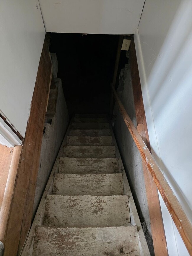 Building Photo - Spacious 2-Bedroom, 1-Bathroom Home – $1,300/Month | Move-In Special Available