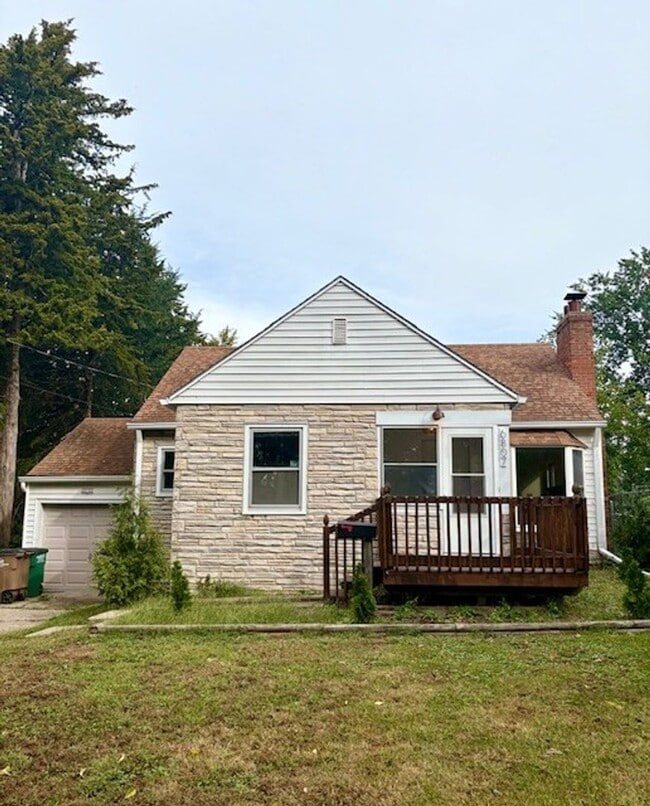 Building Photo - Charming 4-Bedroom Home in the Heart of Windsor Heights!